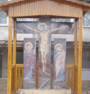 Trei troiţe şi o biserică, sfinţite la Nuntaşi